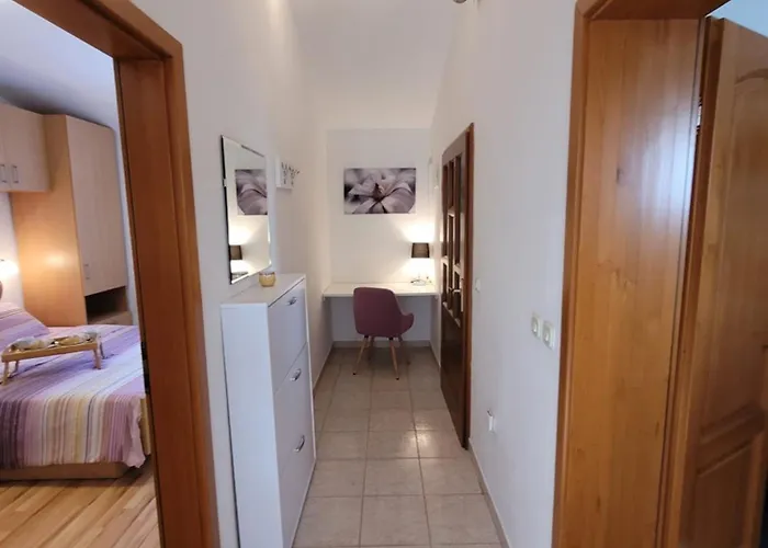 Cosy Seaside Family Iris In *