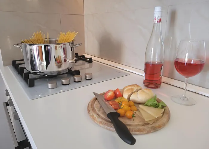 Cosy Seaside Family Iris In Mandre