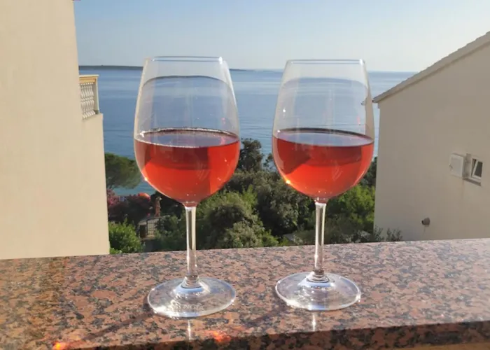 Cosy Seaside Family Iris In *