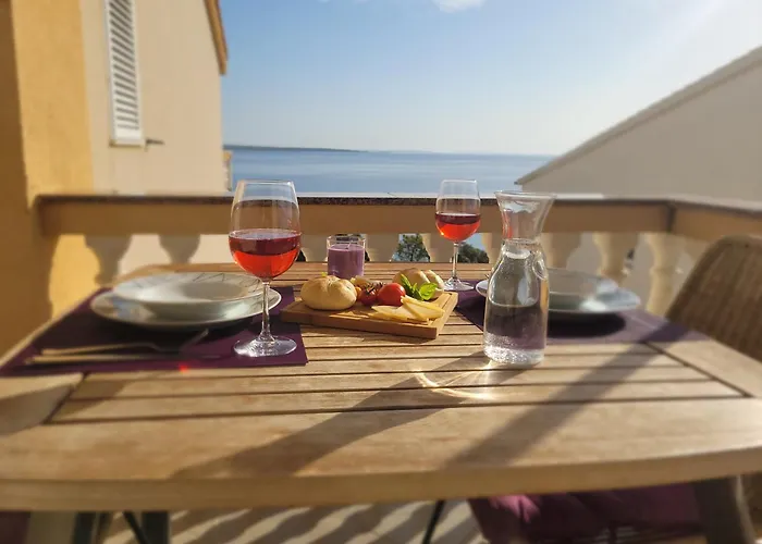 Cosy Seaside Family Iris In * Mandre