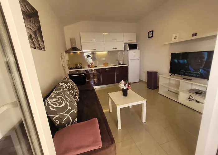 Cosy Seaside Family Iris In *