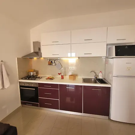 Cosy Seaside Family Iris In * Mandre